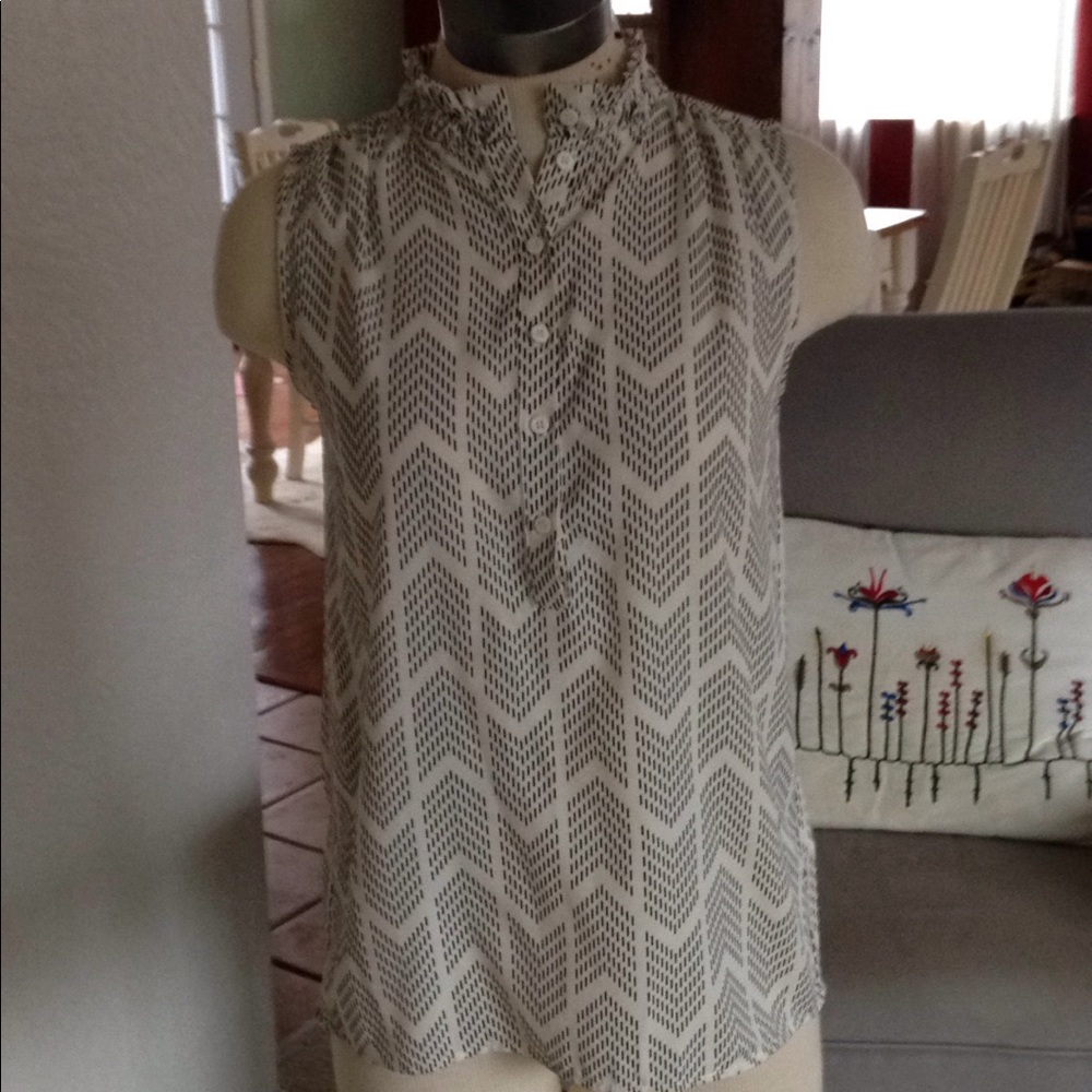 Gorgeous sleeveless blouse.